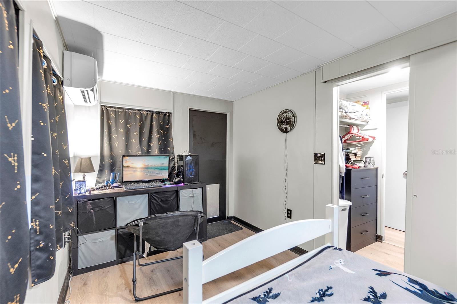 Image 15 of 36 For 307 52nd Avenue Drive W