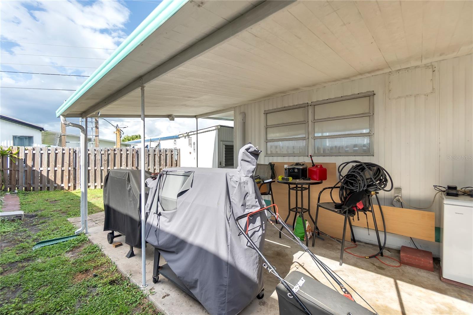 Image 19 of 36 For 307 52nd Avenue Drive W