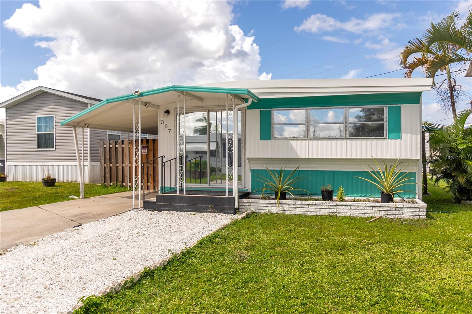 Image 2 of 36 For 307 52nd Avenue Drive W