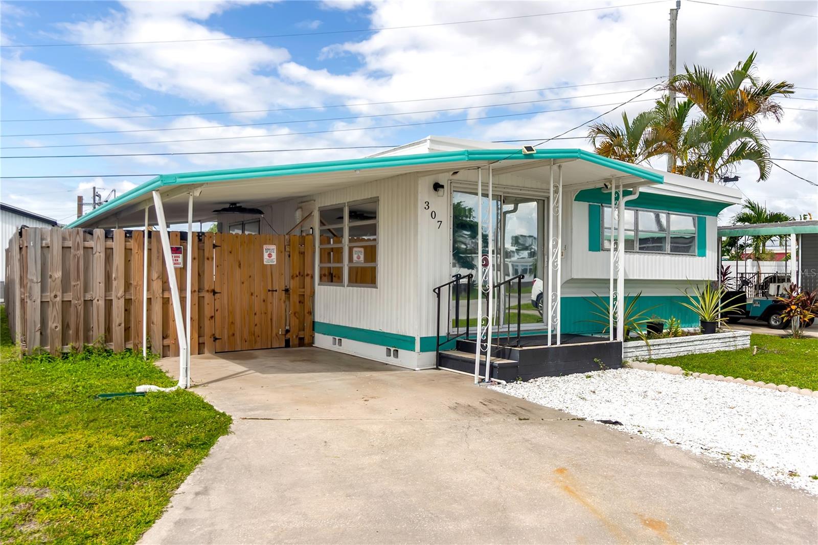 Image 3 of 36 For 307 52nd Avenue Drive W