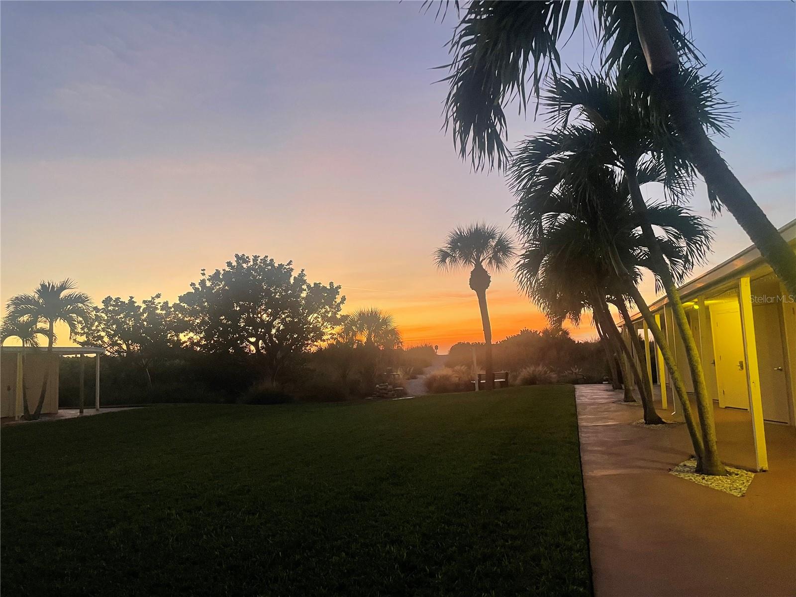 Image 28 of 48 For 8625 Midnight Pass Road 305b