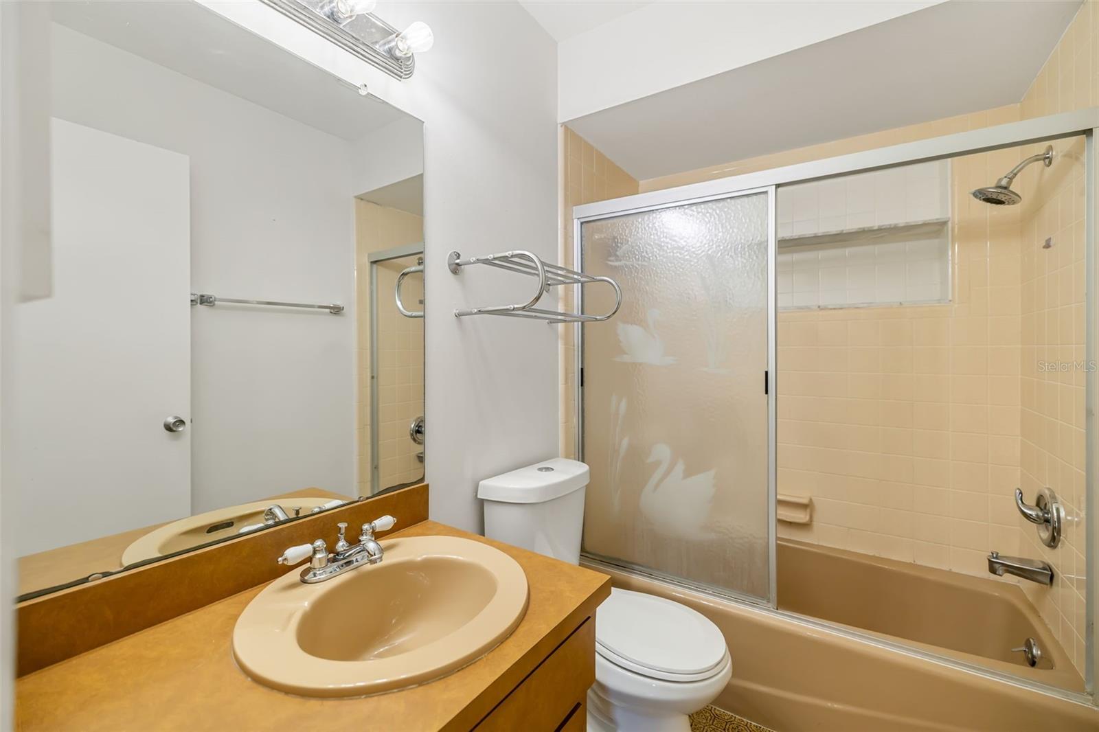 Image 20 of 46 For 2208 34th Street W