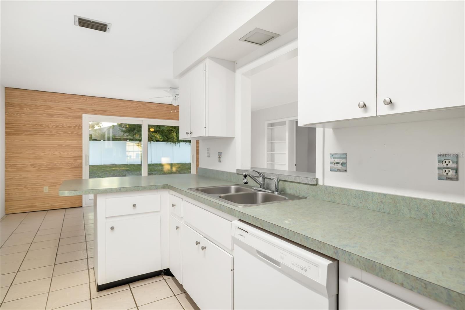 Image 9 of 46 For 2208 34th Street W