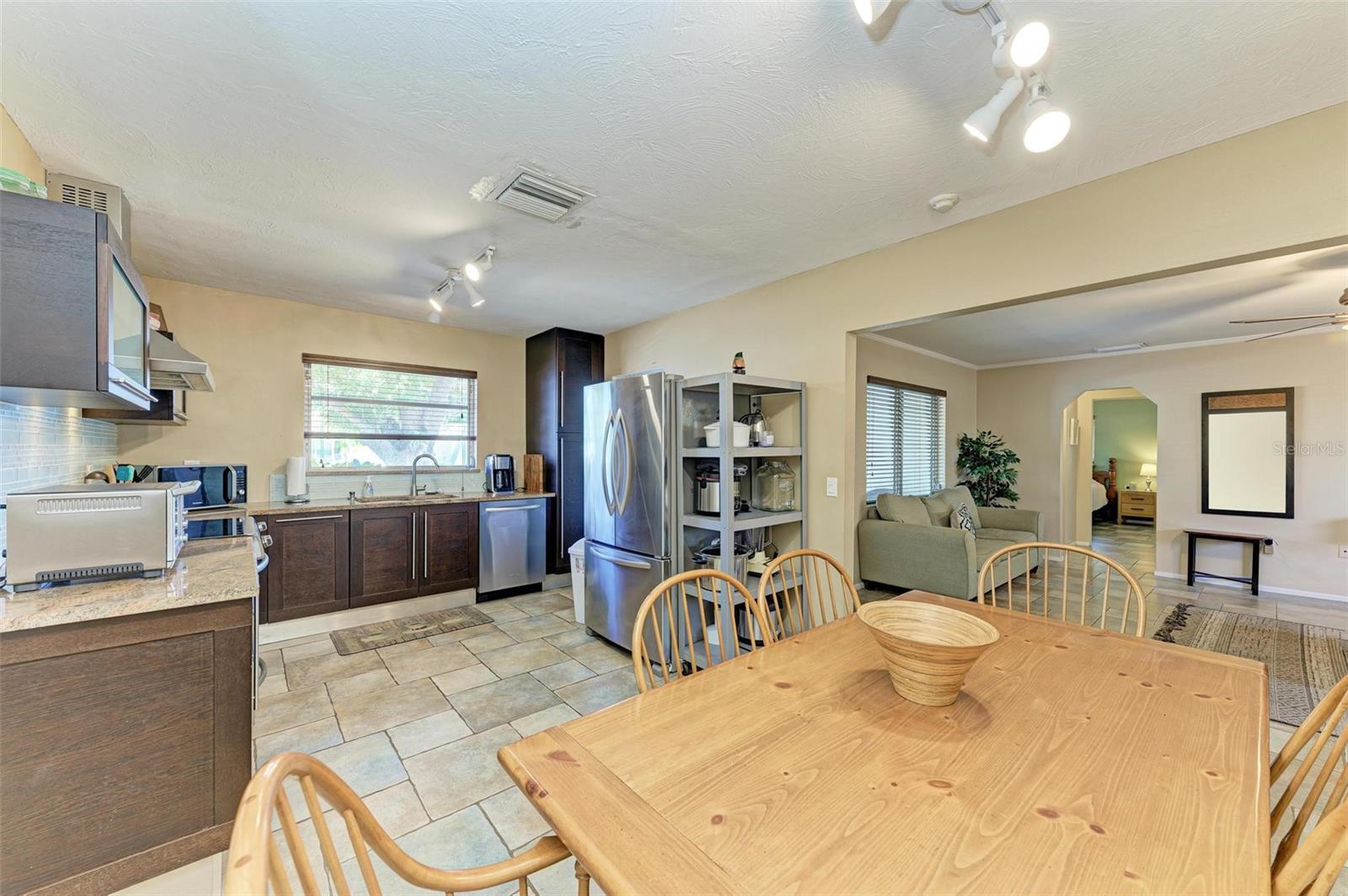 Image 10 of 38 For 2110 Goldenrod Street