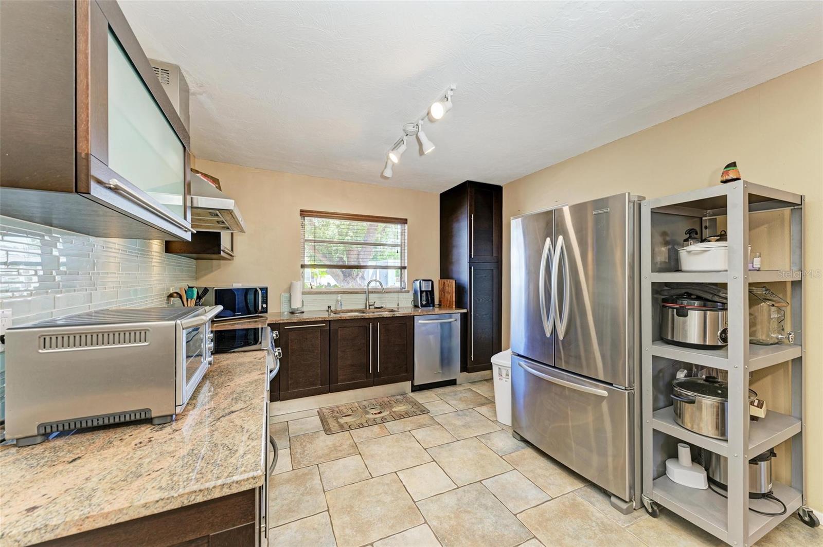 Image 11 of 38 For 2110 Goldenrod Street