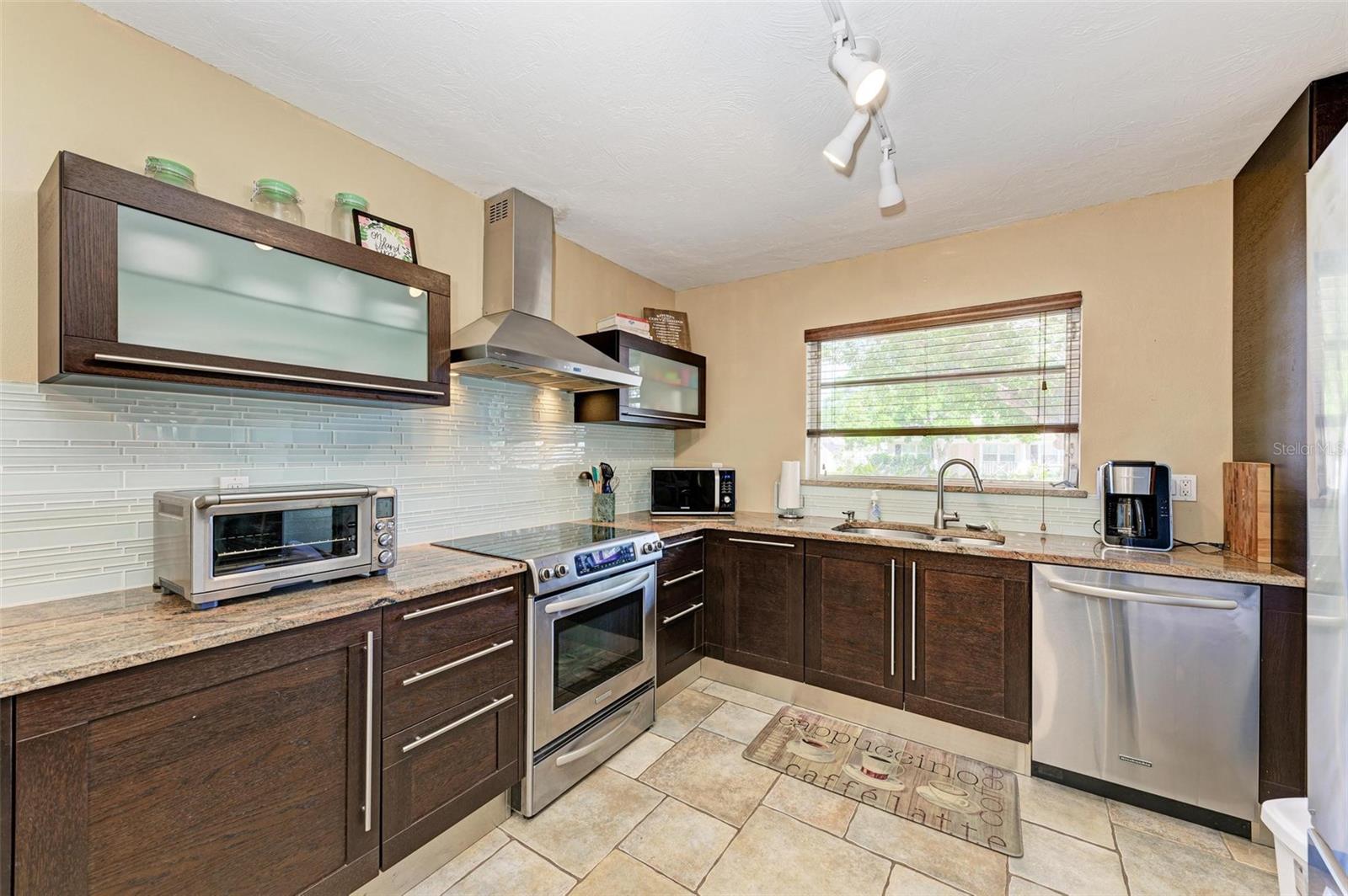 Image 13 of 38 For 2110 Goldenrod Street