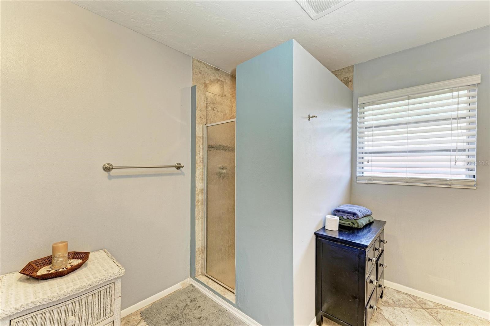 Image 24 of 38 For 2110 Goldenrod Street