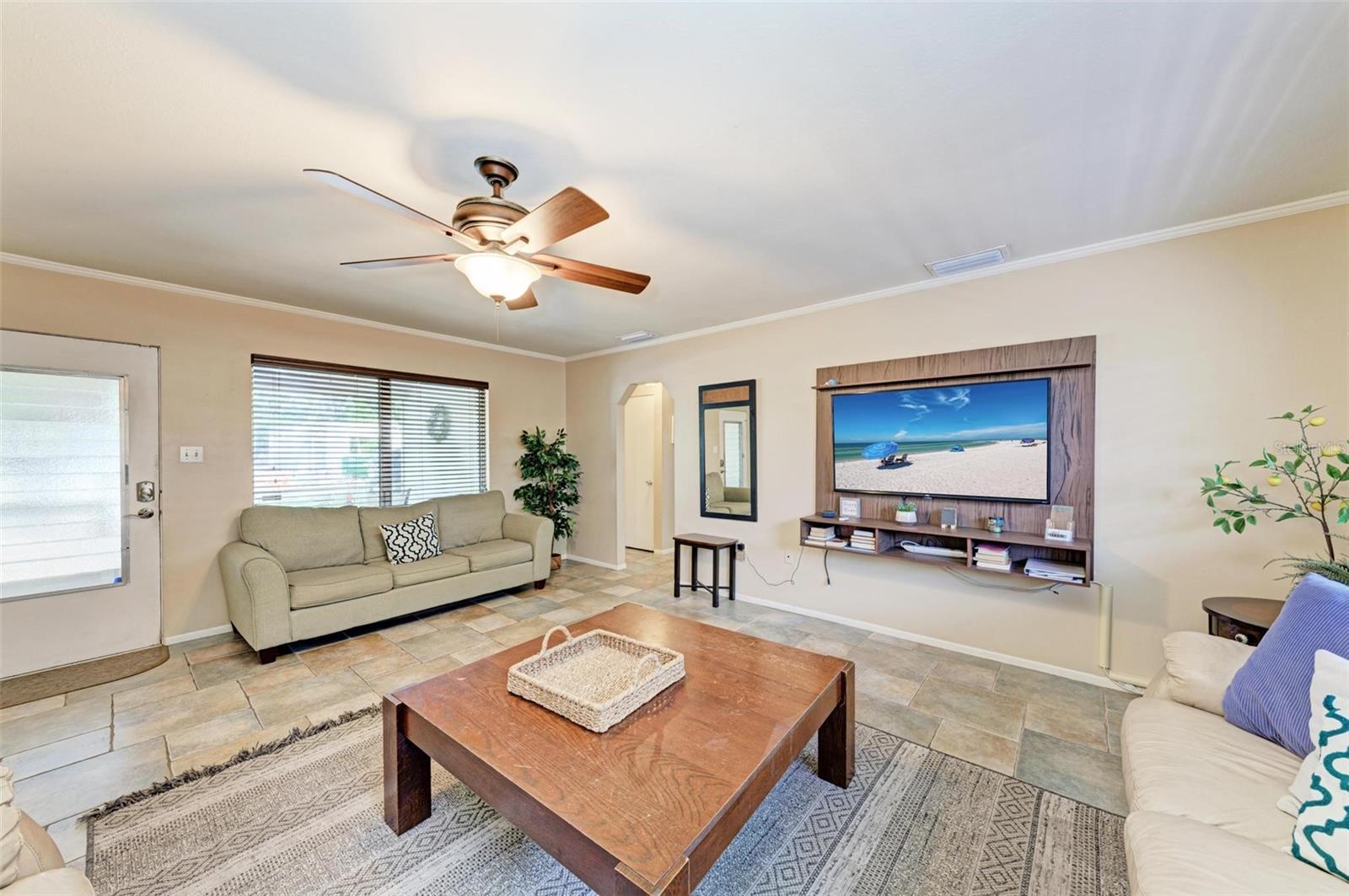 Image 7 of 38 For 2110 Goldenrod Street