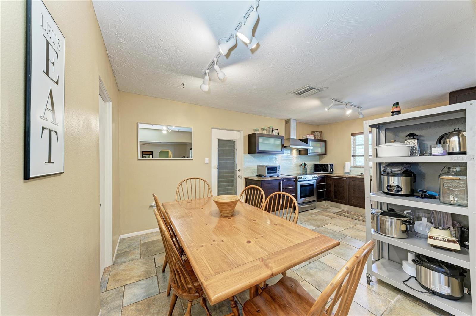 Image 8 of 38 For 2110 Goldenrod Street