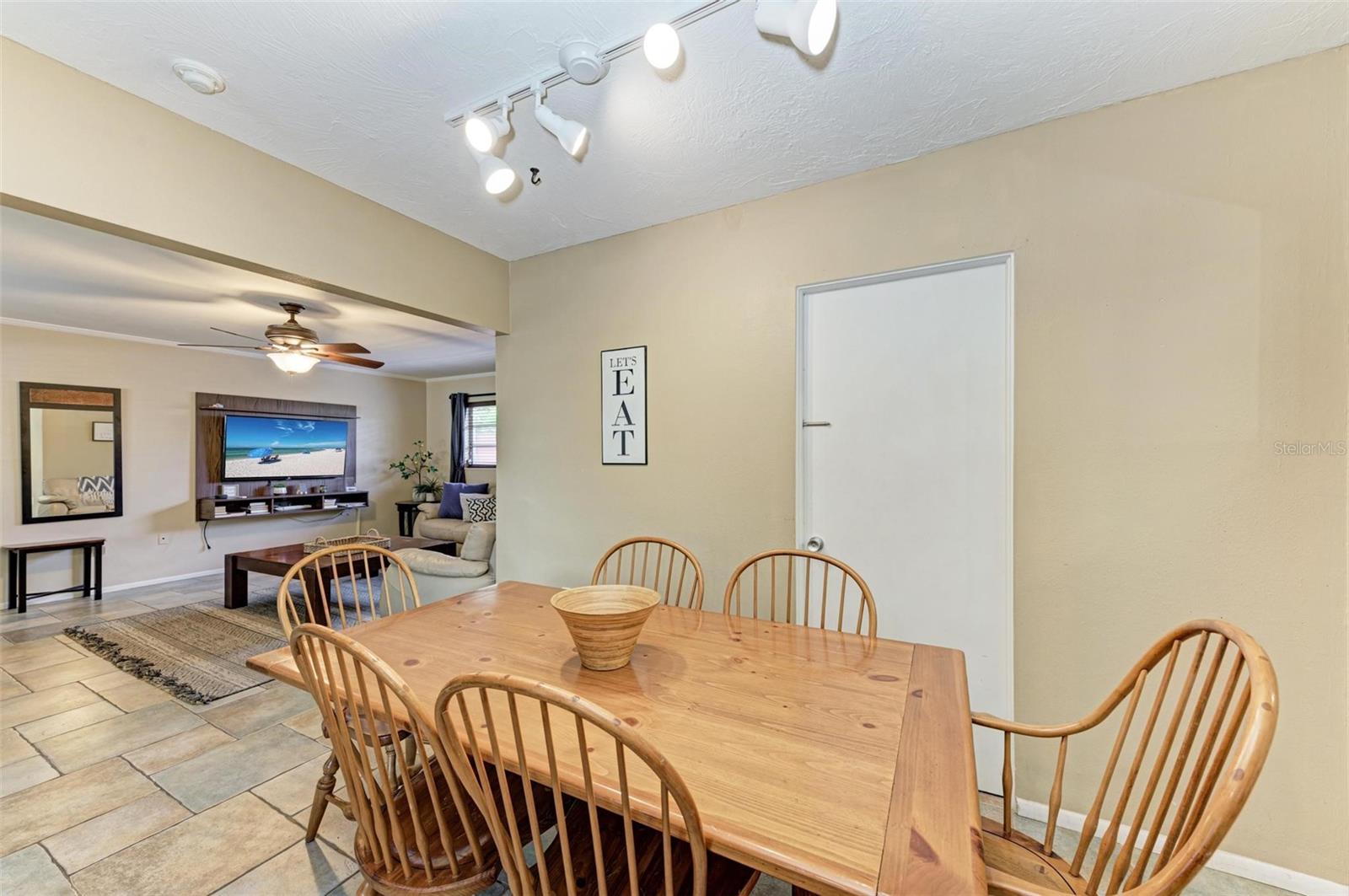 Image 9 of 38 For 2110 Goldenrod Street