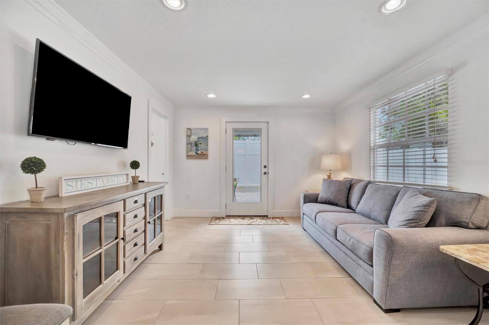 Image 18 of 43 For 567 Venice Lane