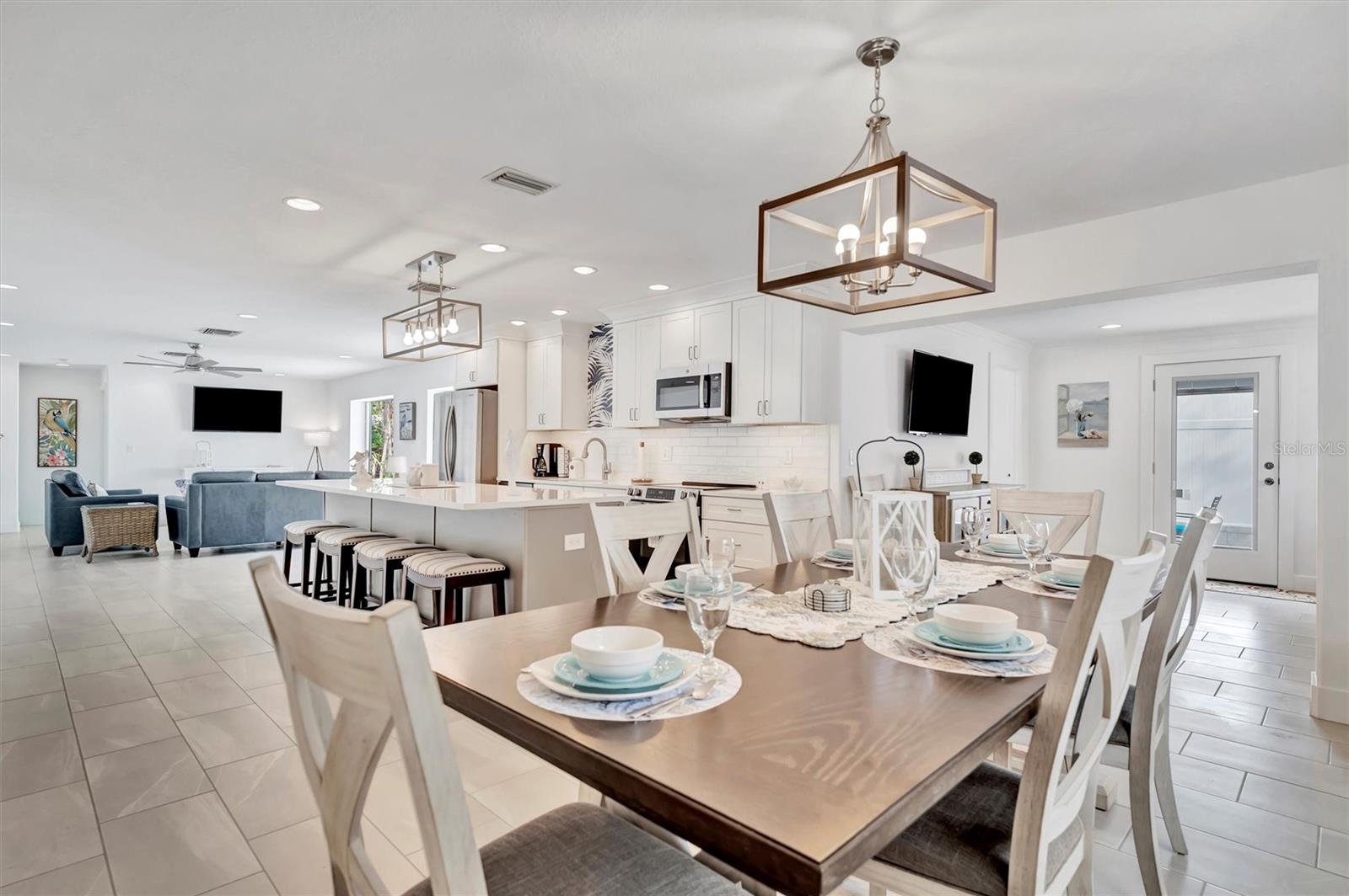 Image 20 of 43 For 567 Venice Lane