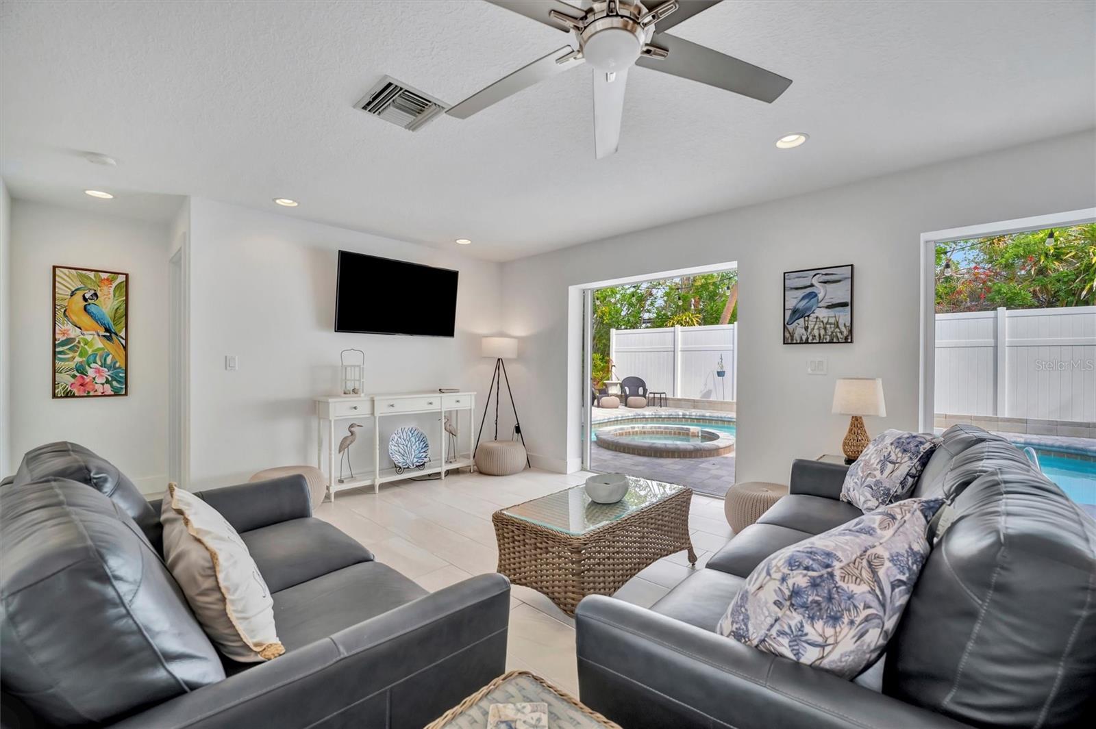 Image 21 of 43 For 567 Venice Lane