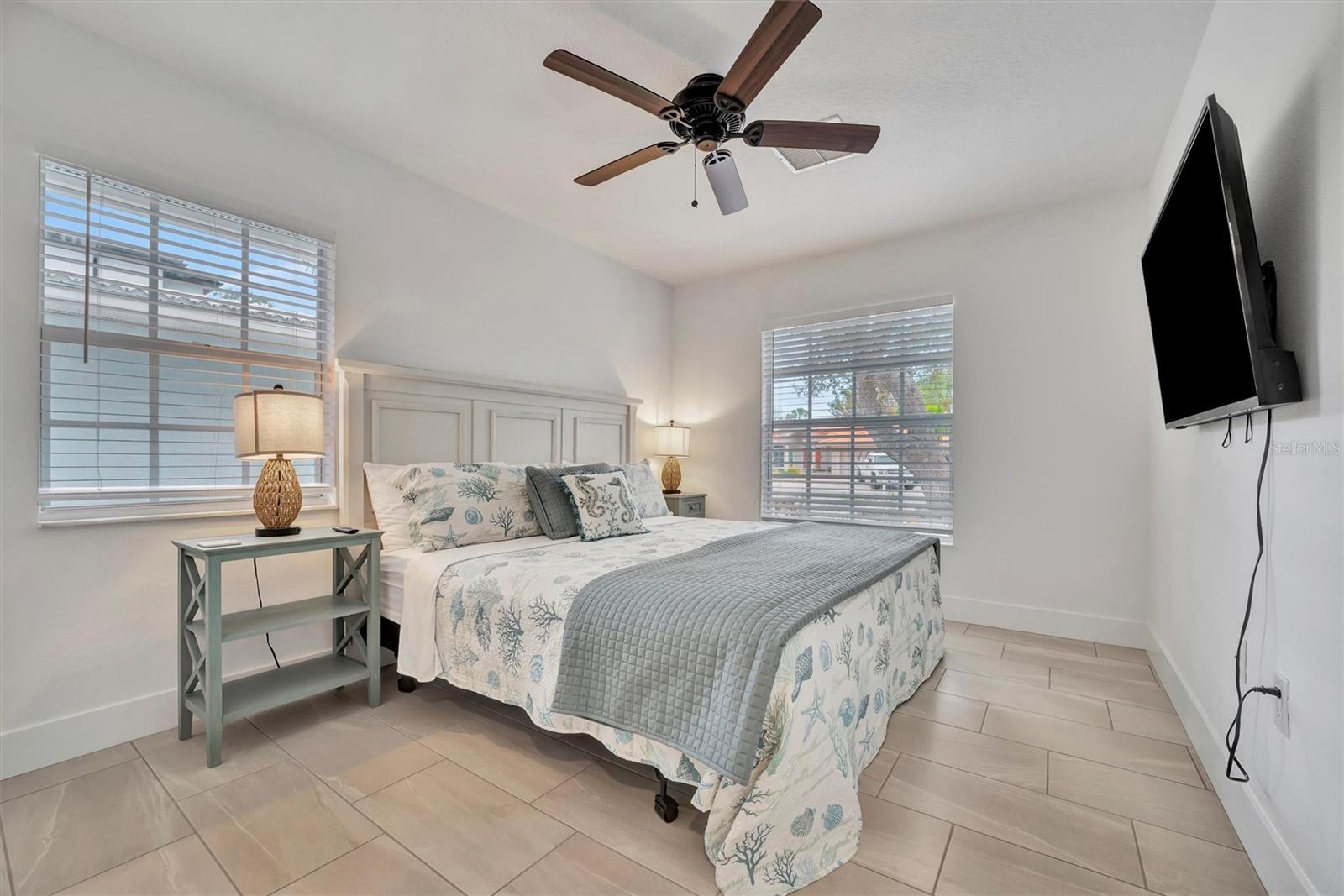 Image 27 of 43 For 567 Venice Lane