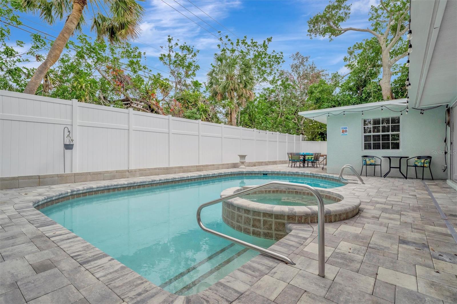 Image 32 of 43 For 567 Venice Lane