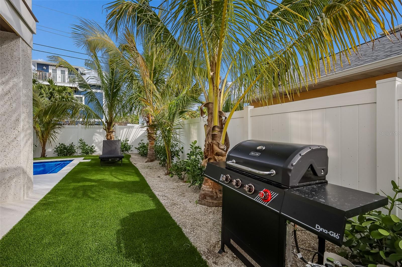 Image 4 of 59 For 2213 Avenue C