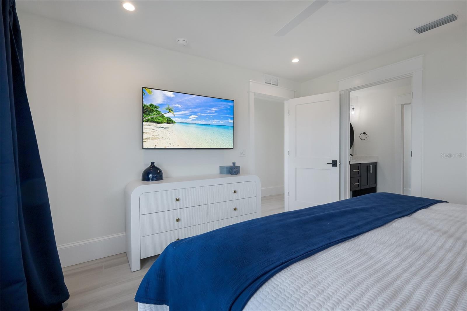 Image 43 of 59 For 2213 Avenue C