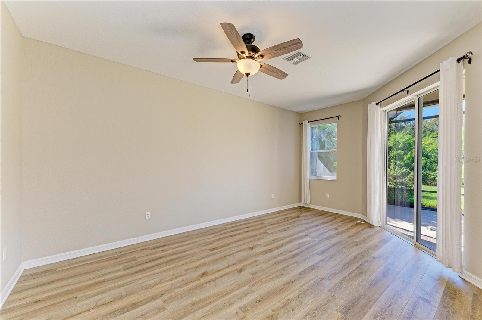 Image 20 of 63 For 350 River Enclave Court