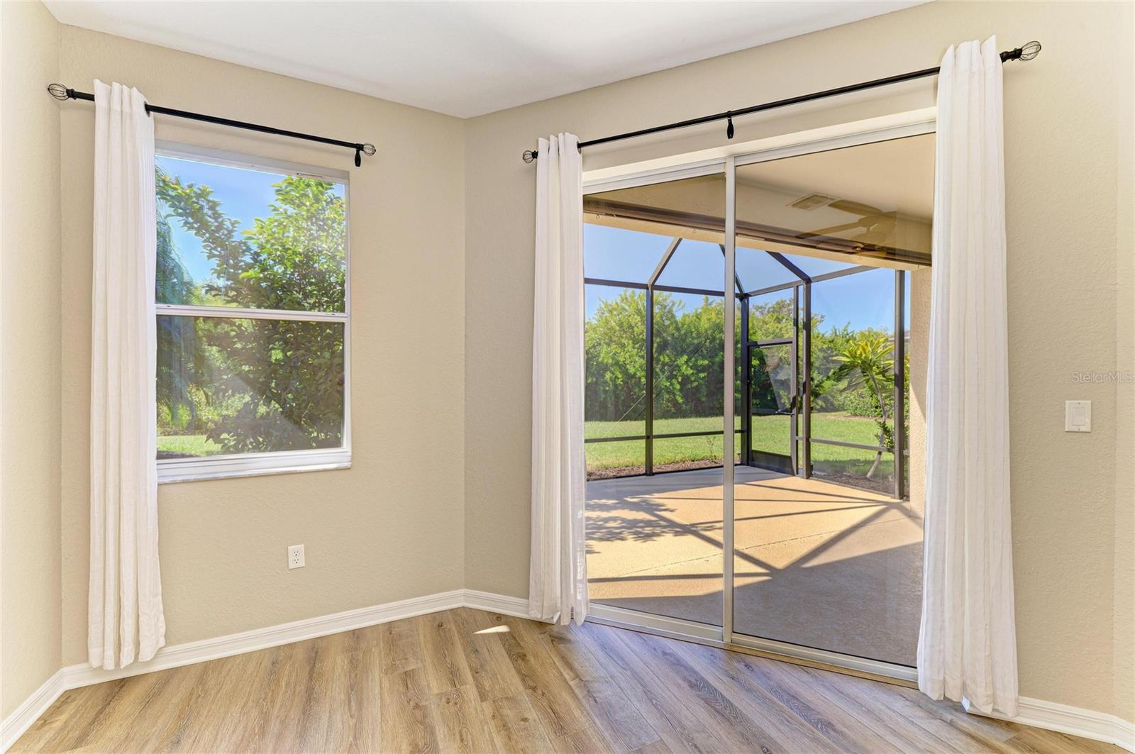 Image 23 of 63 For 350 River Enclave Court