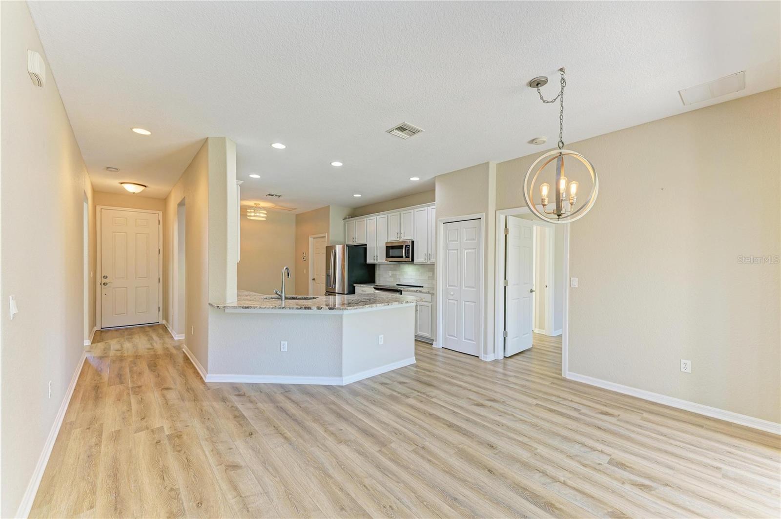 Image 4 of 63 For 350 River Enclave Court