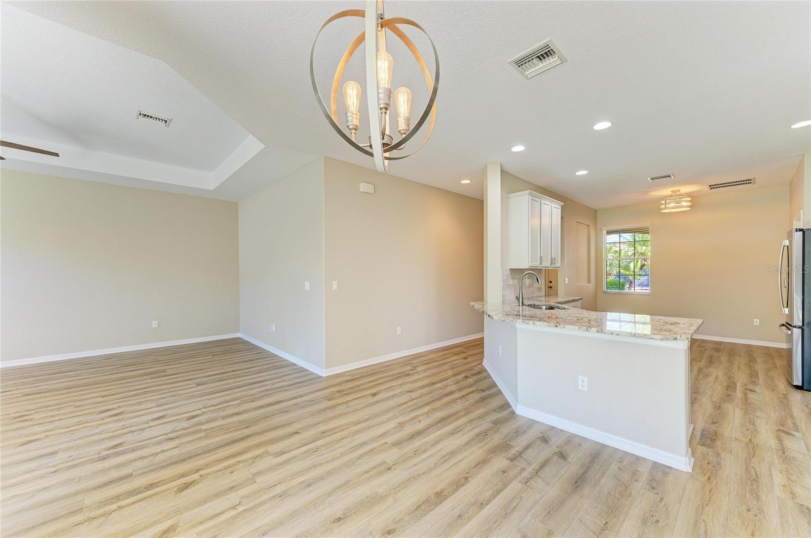 Image 5 of 63 For 350 River Enclave Court