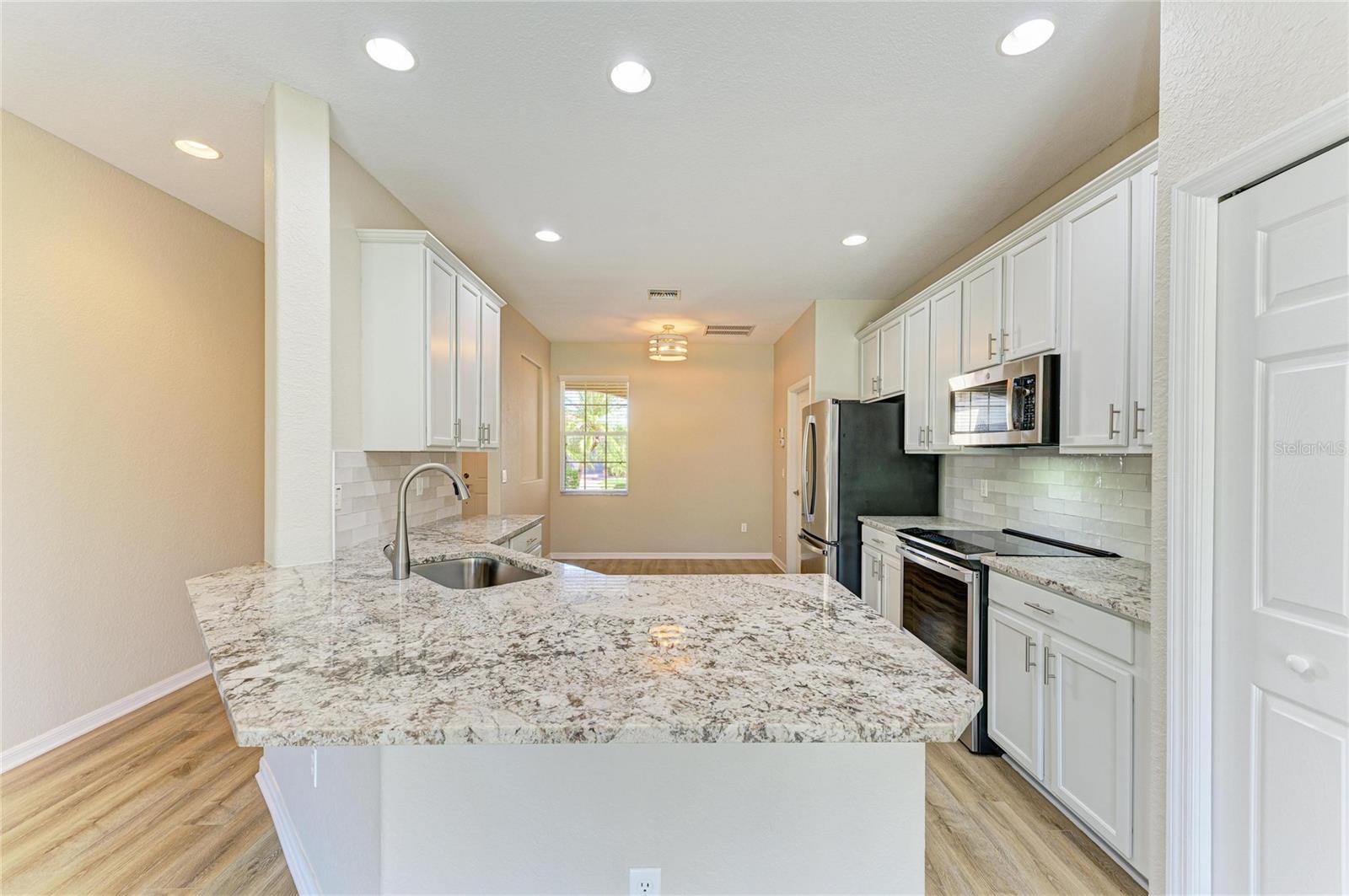 Image 6 of 63 For 350 River Enclave Court