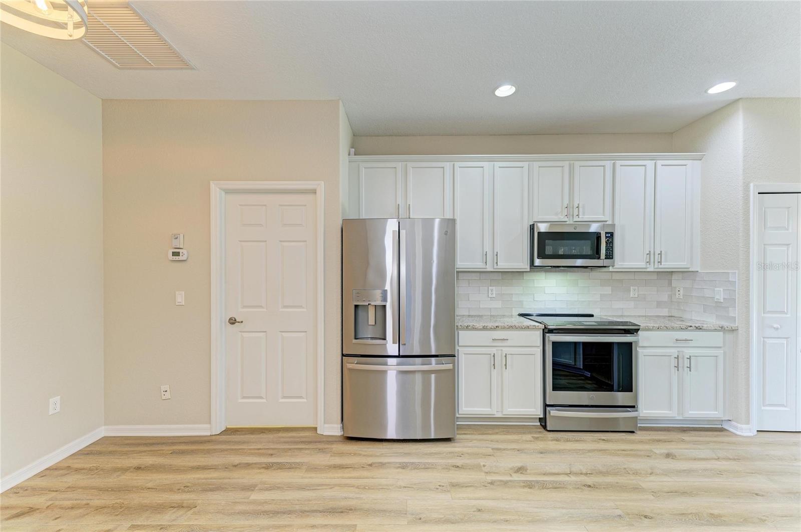 Image 8 of 63 For 350 River Enclave Court