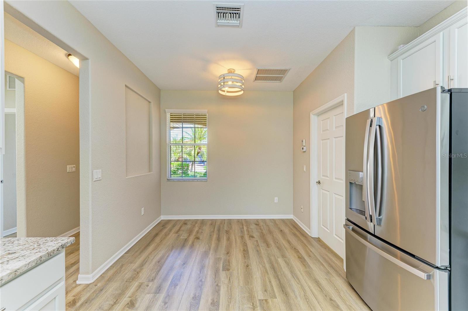 Image 9 of 63 For 350 River Enclave Court