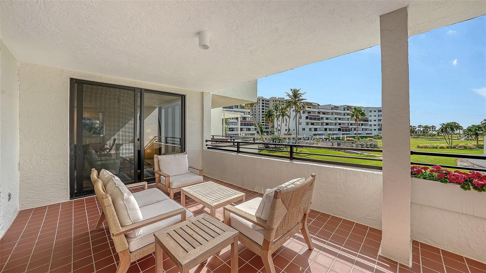 Image 42 of 64 For 1465 Gulf Of Mexico Drive 106