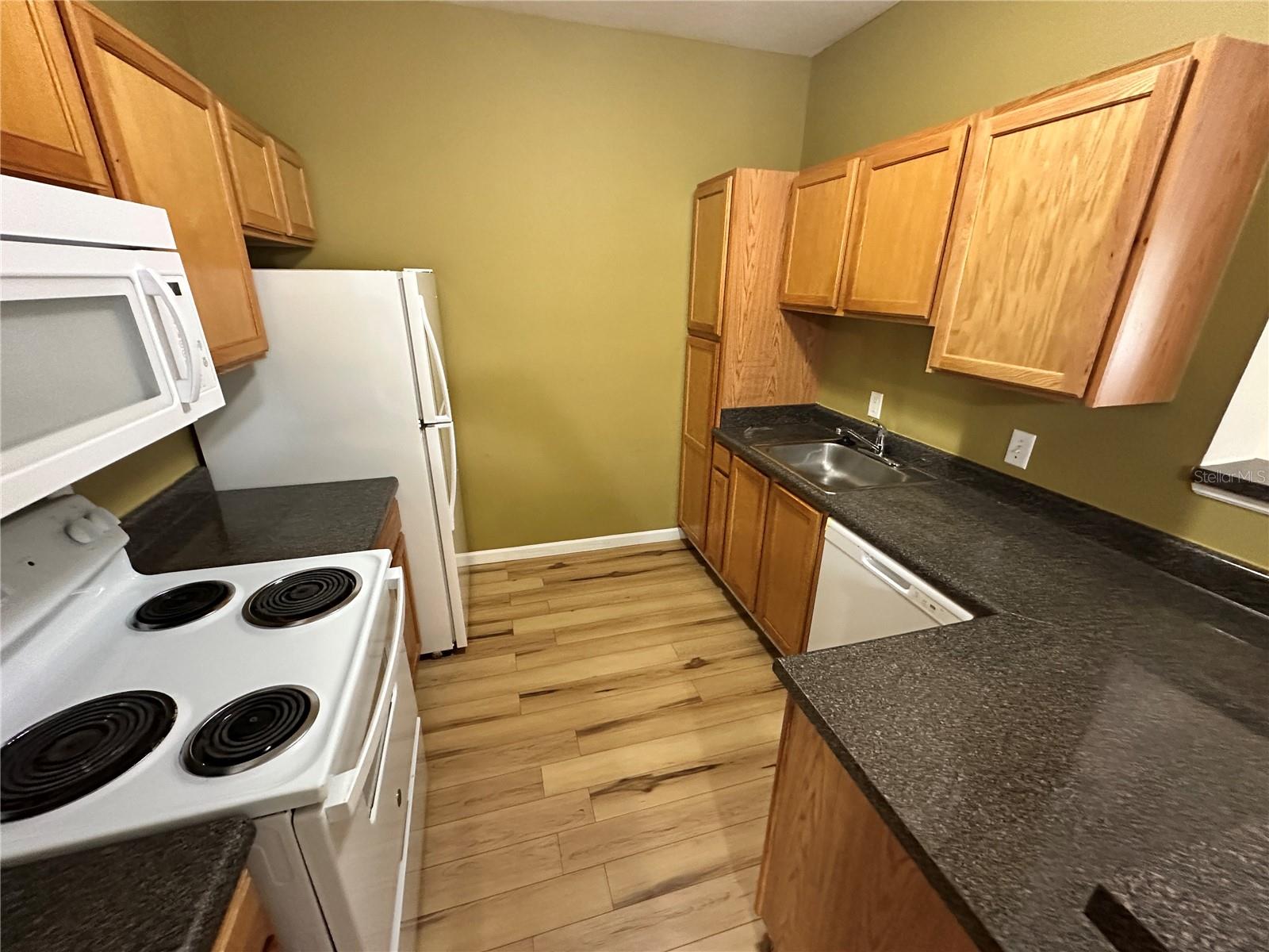 Image 8 of 40 For 4802 51st Street W 413