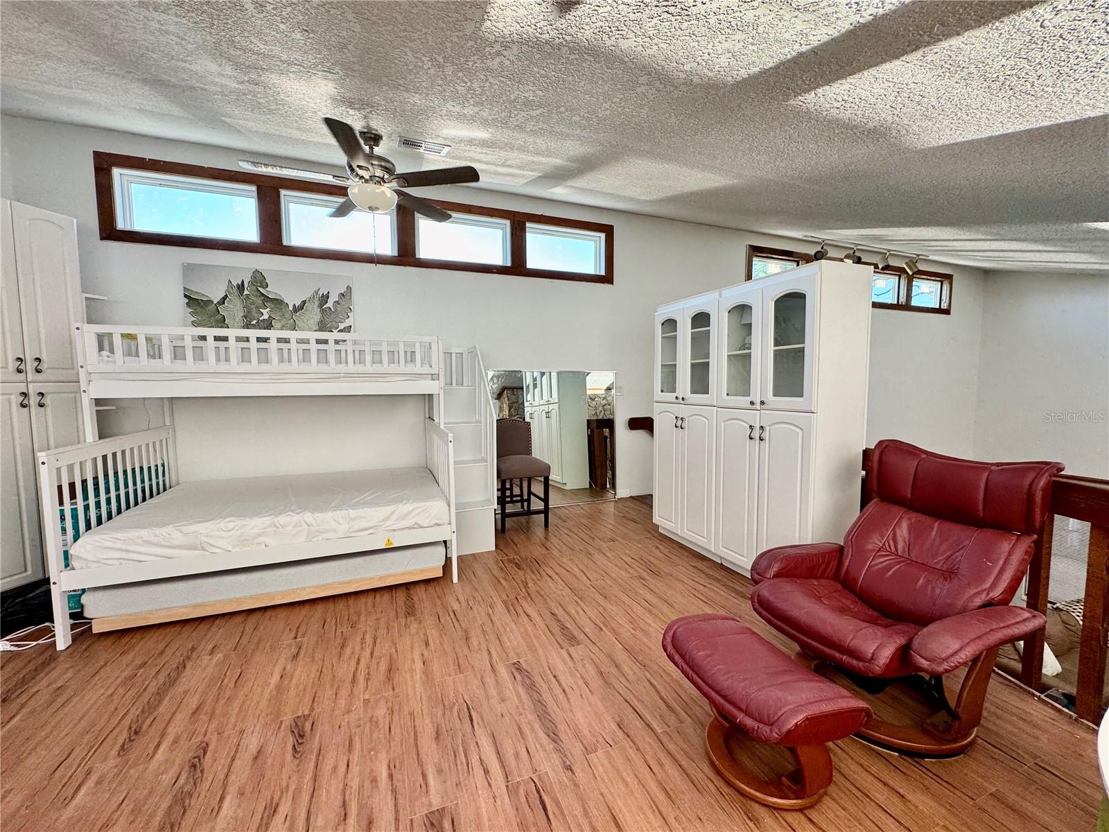 Image 17 of 84 For 3155 Waterside Drive