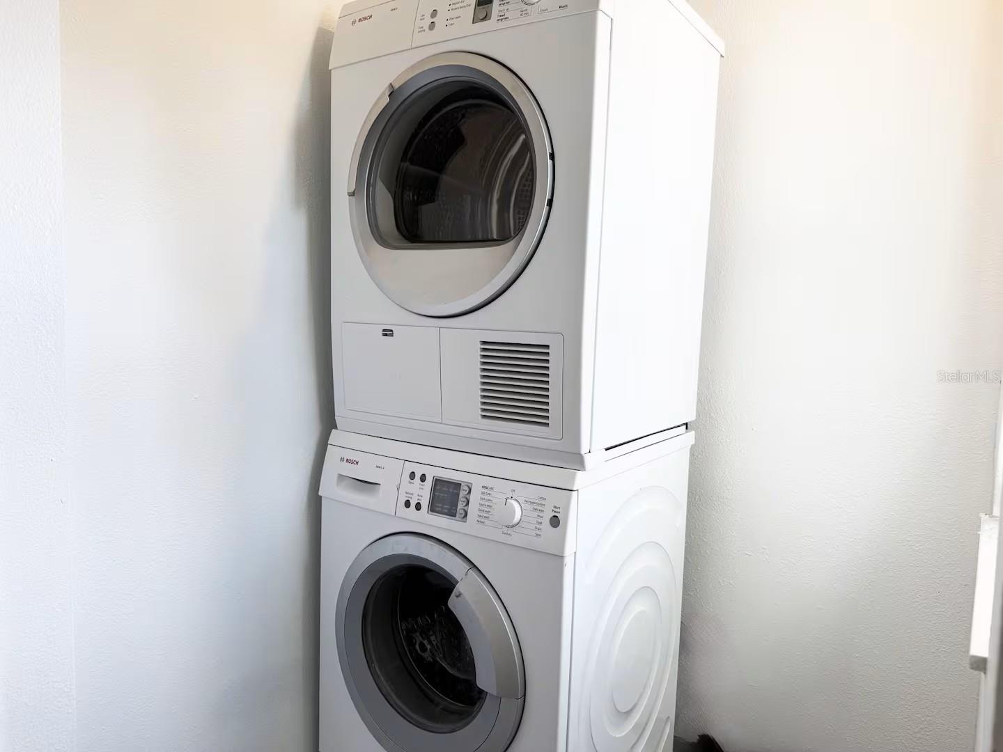 Image 24 of 84 For 3155 Waterside Drive