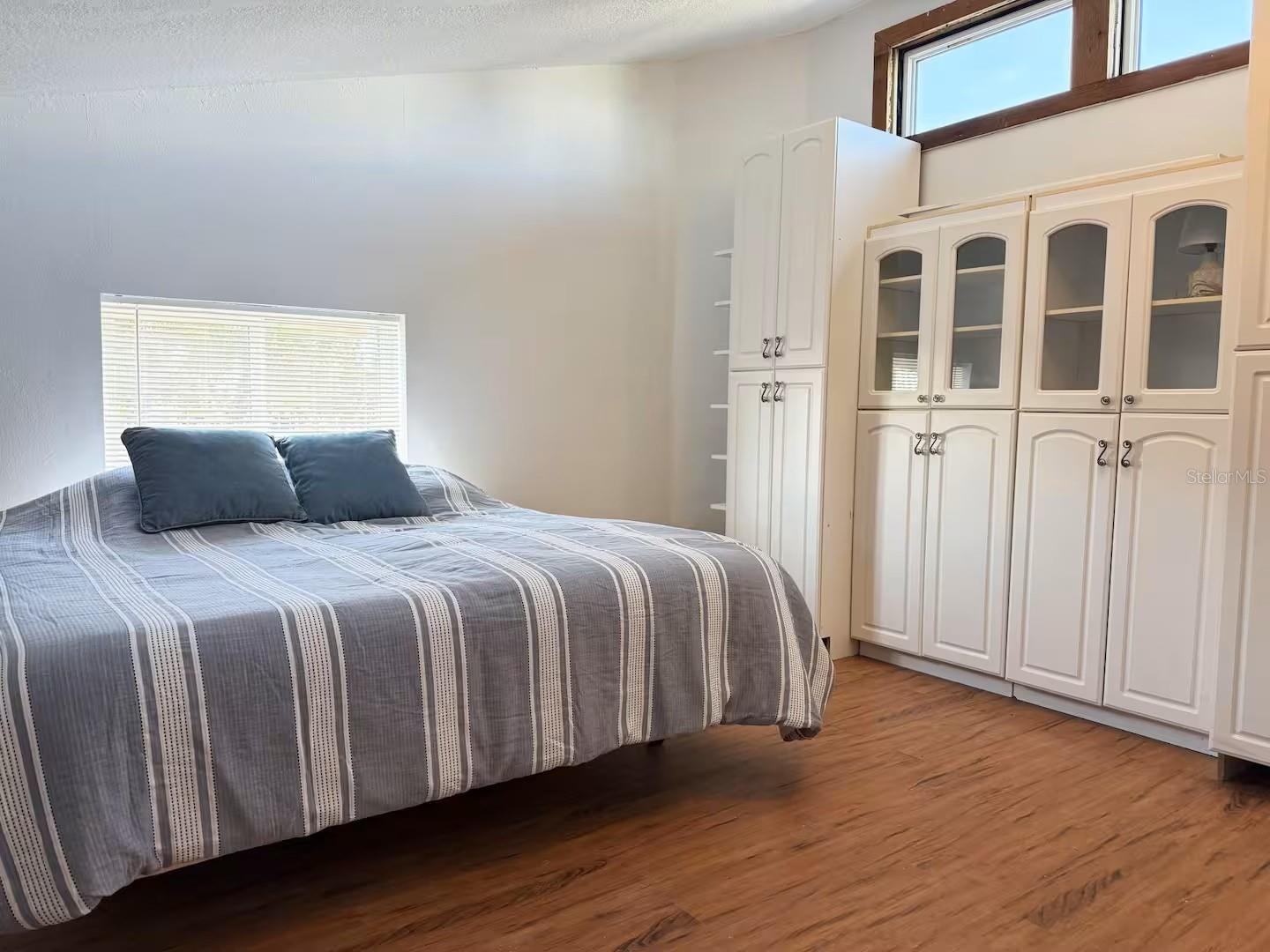 Image 44 of 84 For 3155 Waterside Drive