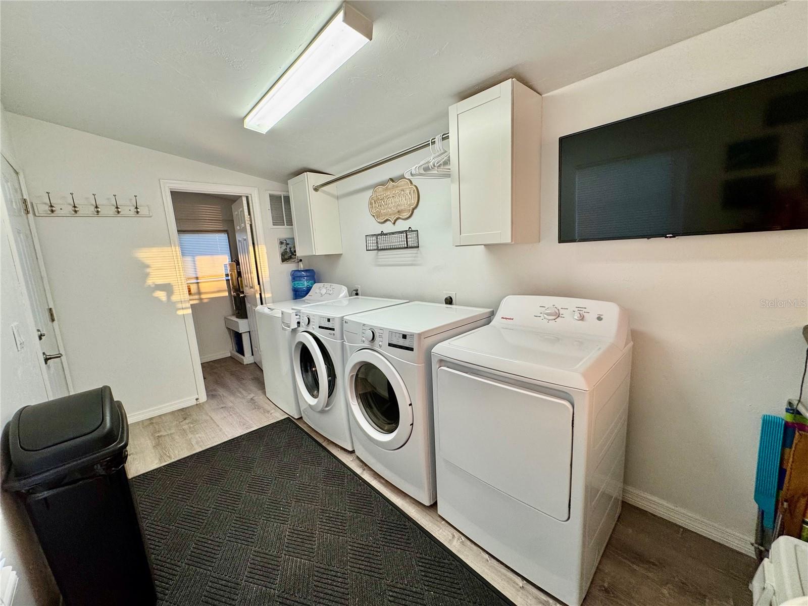 Image 50 of 84 For 3155 Waterside Drive