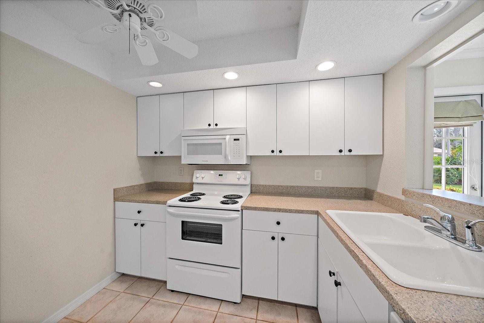 Image 8 of 33 For 1349 Grand Boulevard 1006