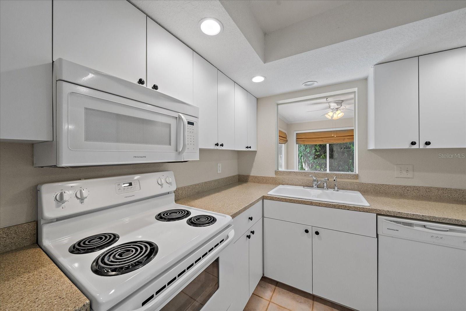 Image 9 of 33 For 1349 Grand Boulevard 1006