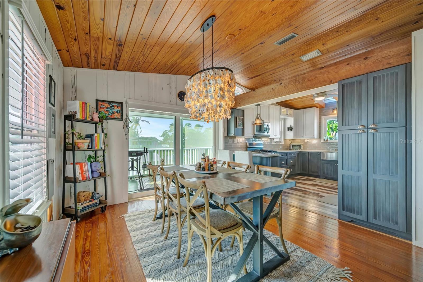 Image 11 of 98 For 1841 Bayshore Drive