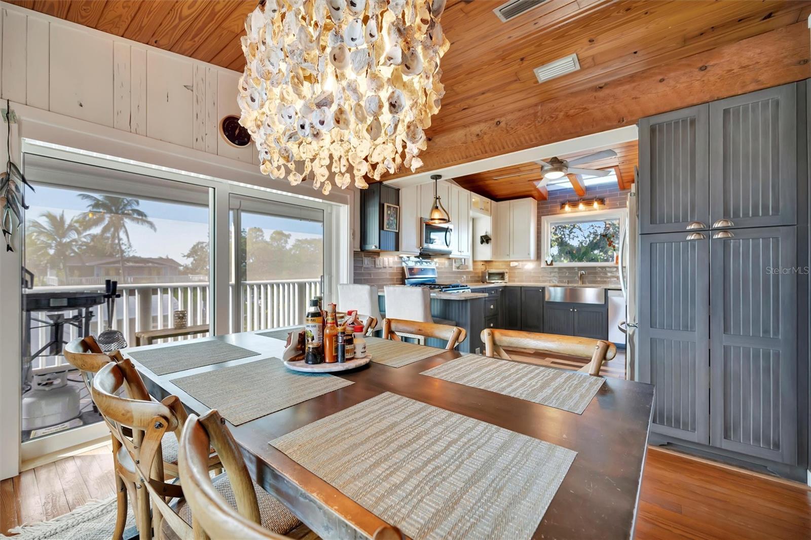 Image 14 of 98 For 1841 Bayshore Drive