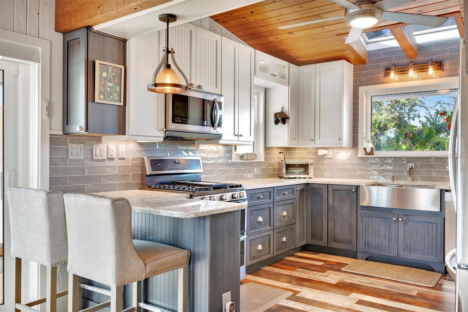 Image 15 of 98 For 1841 Bayshore Drive