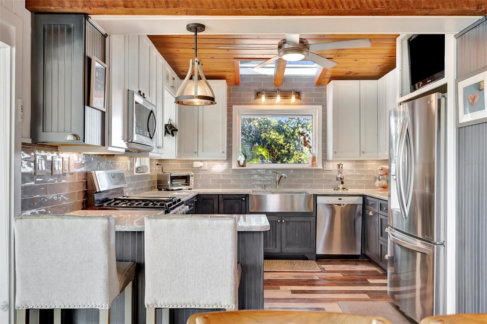 Image 16 of 98 For 1841 Bayshore Drive