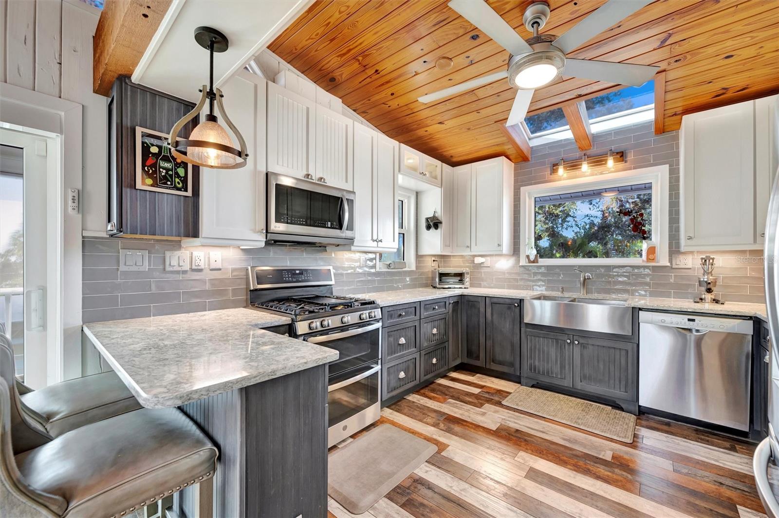 Image 17 of 98 For 1841 Bayshore Drive