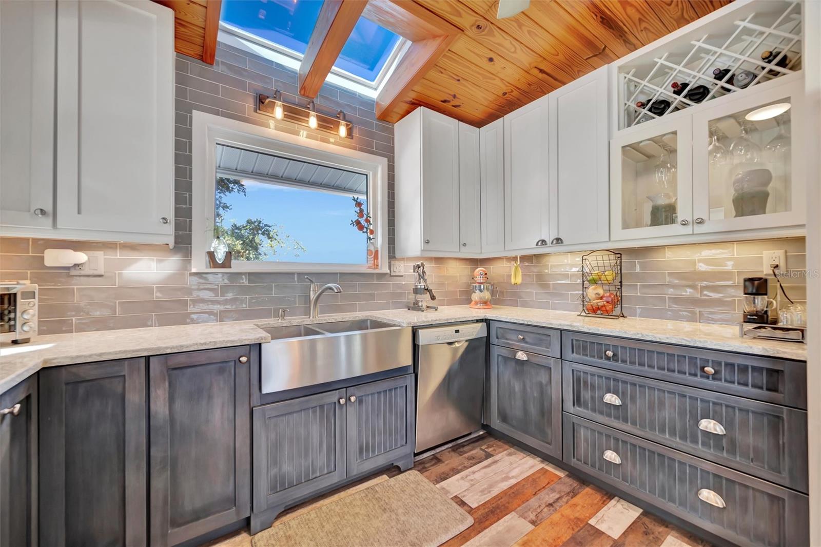 Image 18 of 98 For 1841 Bayshore Drive