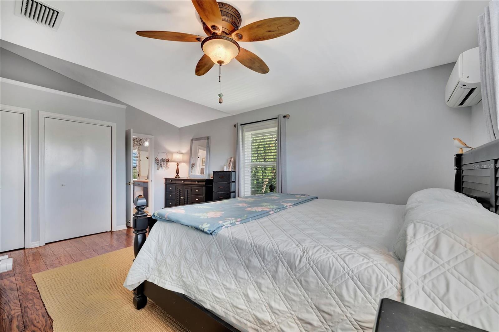 Image 22 of 98 For 1841 Bayshore Drive