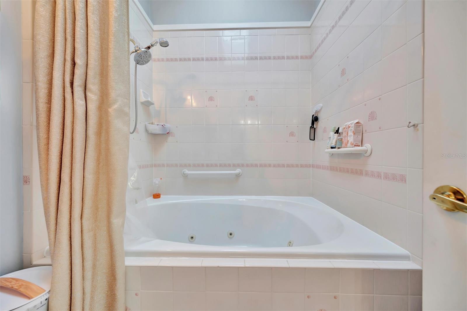 Image 28 of 98 For 1841 Bayshore Drive