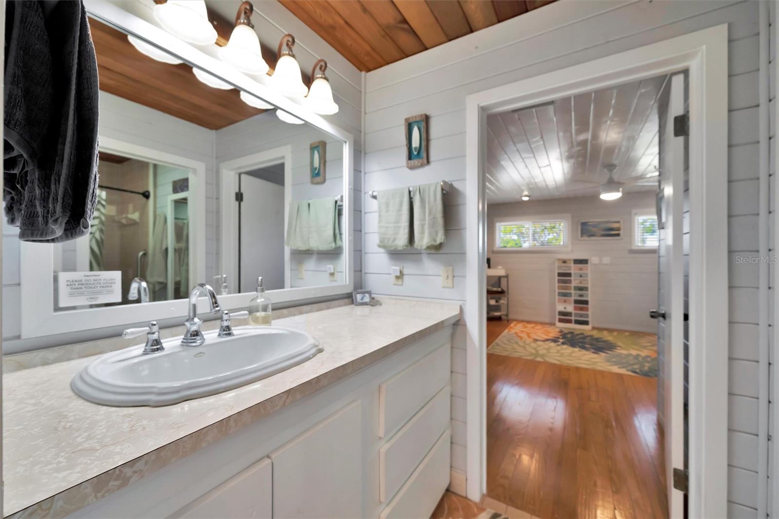 Image 34 of 98 For 1841 Bayshore Drive