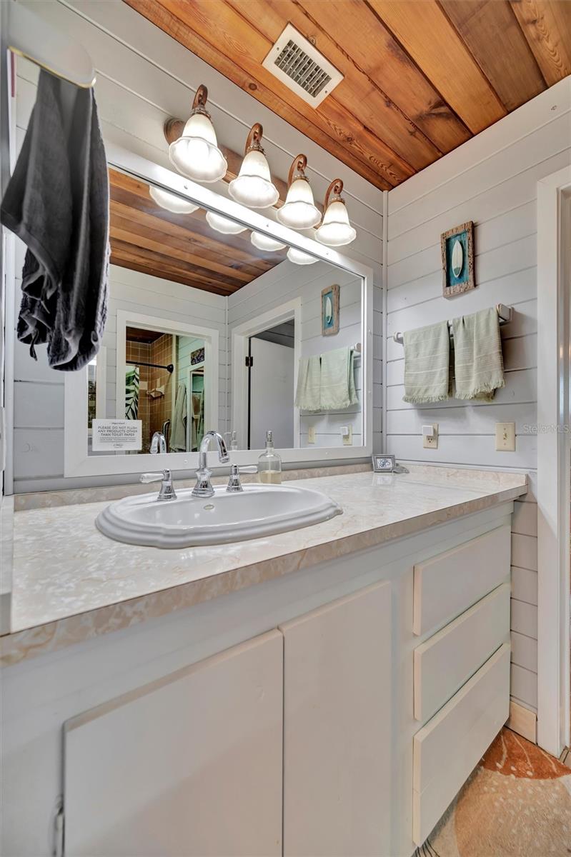 Image 35 of 98 For 1841 Bayshore Drive