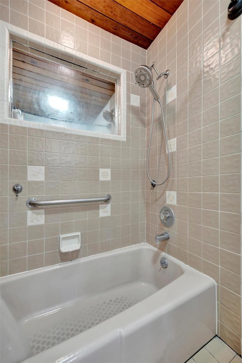 Image 36 of 98 For 1841 Bayshore Drive