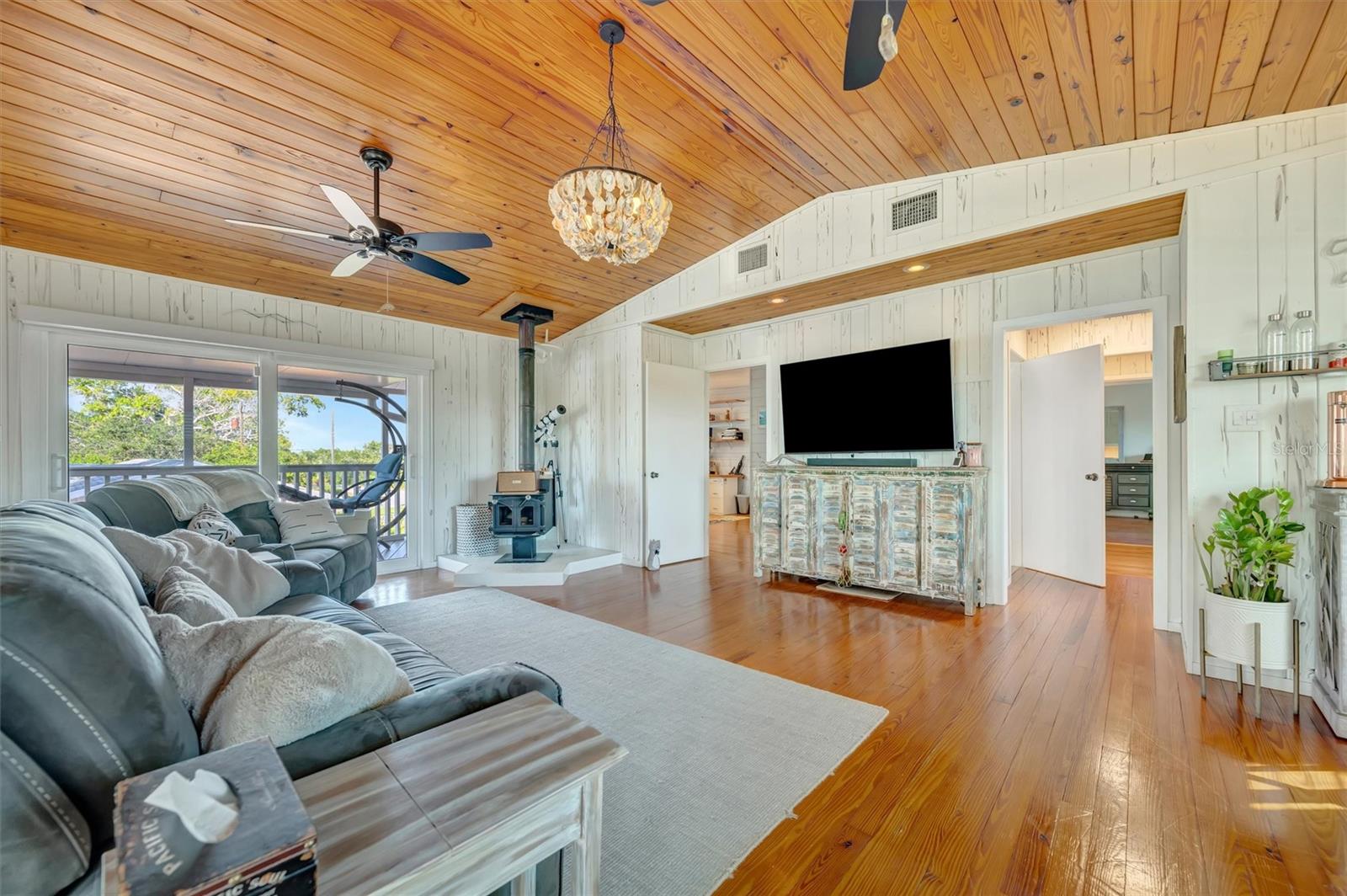 Image 4 of 98 For 1841 Bayshore Drive