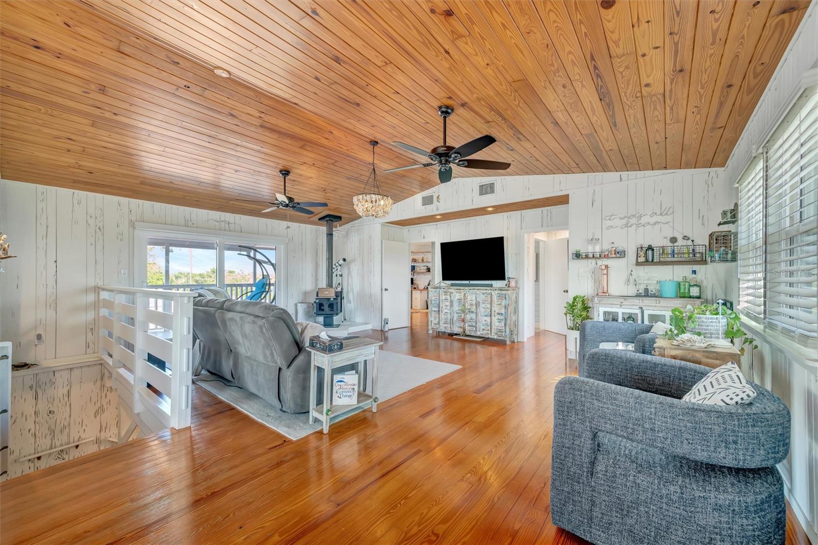 Image 46 of 98 For 1841 Bayshore Drive