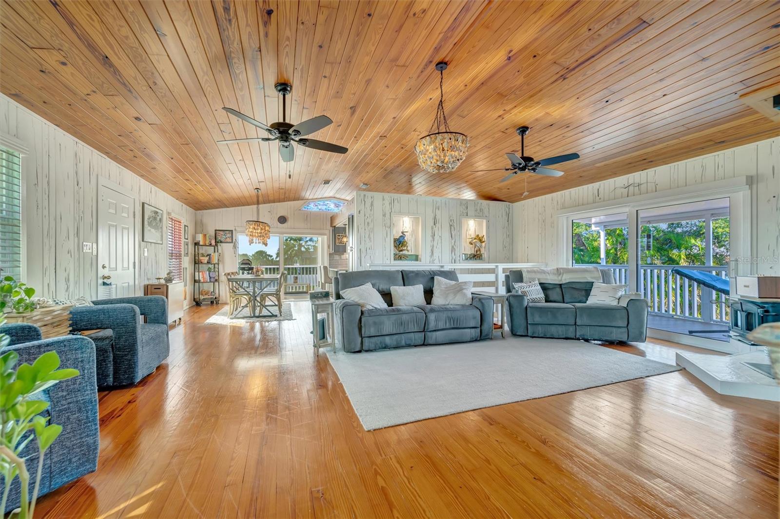 Image 5 of 98 For 1841 Bayshore Drive